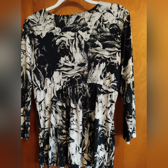 Daisy Fuentes blouse. Women's L. - Picture 6 of 7